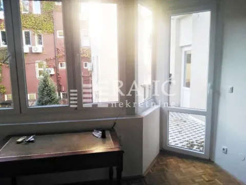 Rent, four bedroom apartment, 140m², Stari Grad, Beograd - image 15