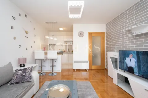 Rent, one bedroom apartment, 43m², Stari Aerodrom, Podgorica - image 2