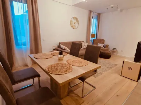 Rent, one bedroom apartment, 75m², Kalimanj, Tivat - image 5