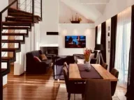 Izdavanje, trosoban stan, 130m², Mažina, Tivat - image 1