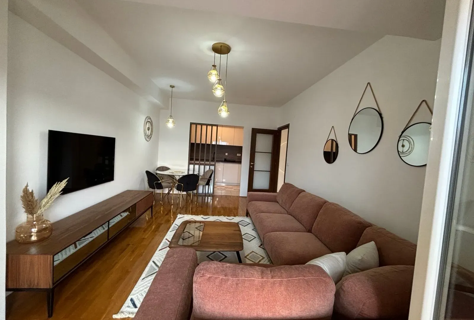 Izdavanje, dvosoban stan, 78m², City Kvart, Podgorica