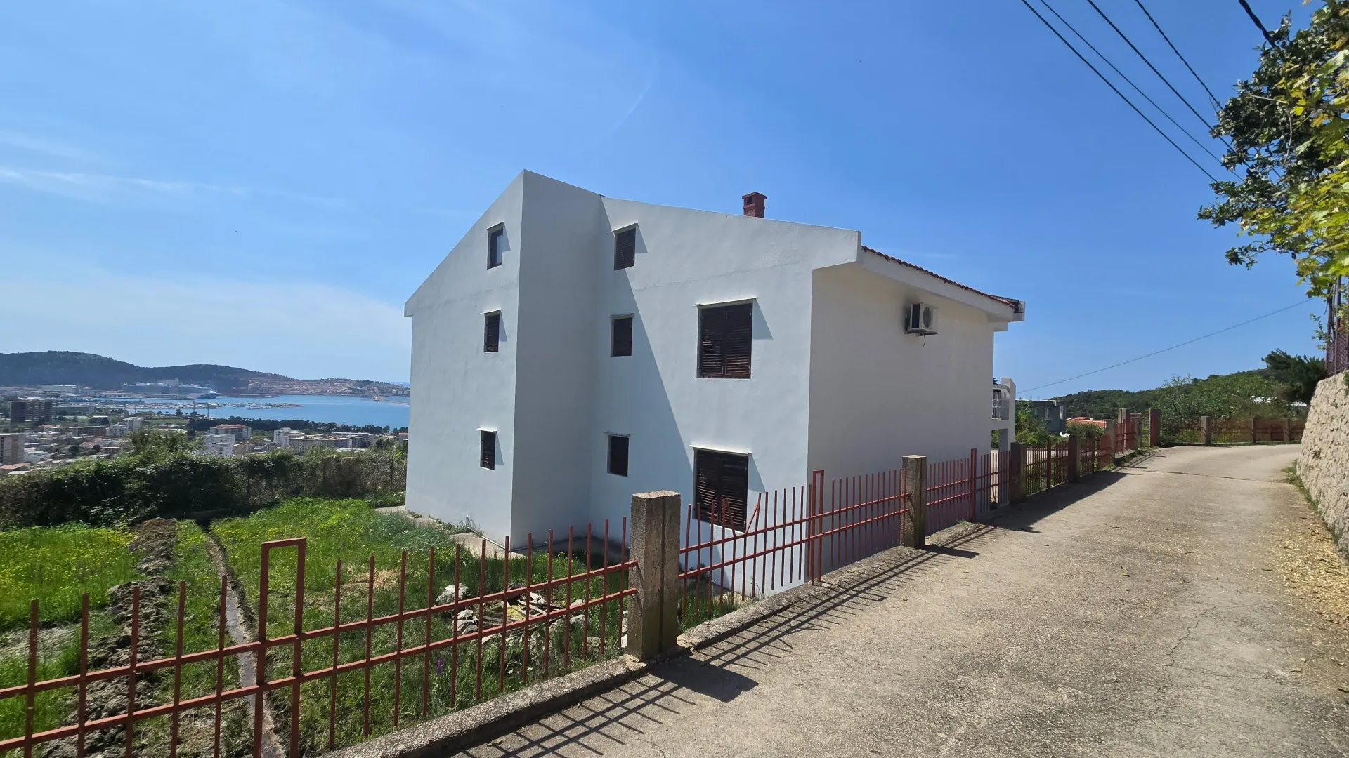 Prodaja, kuća, 272m², Šušanj, Bar