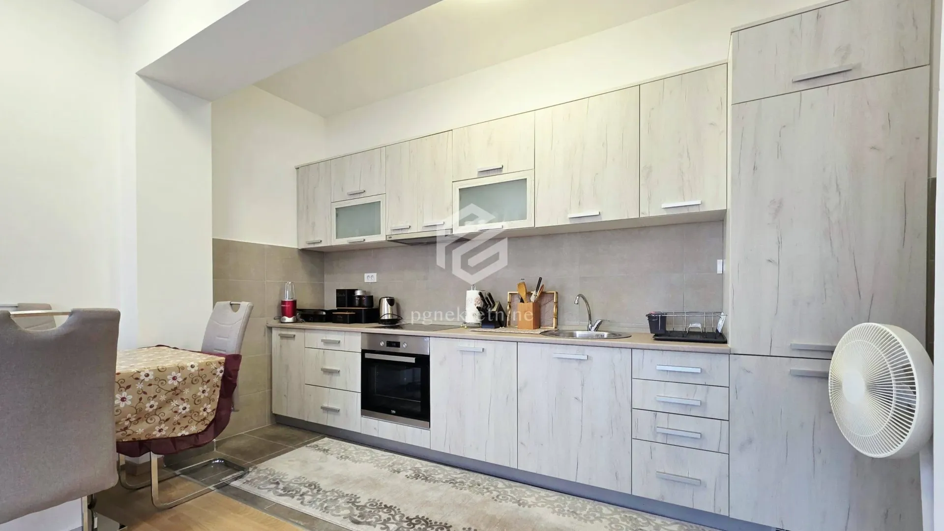 Prodaja, dvosoban stan, 76m², Stari Aerodrom, Podgorica