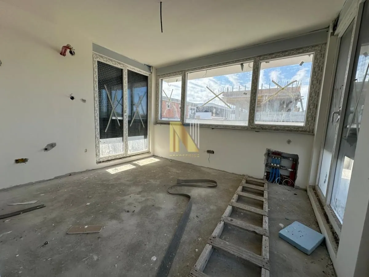 Prodaja, stan, 164m², Alibegovac, Petrovaradin