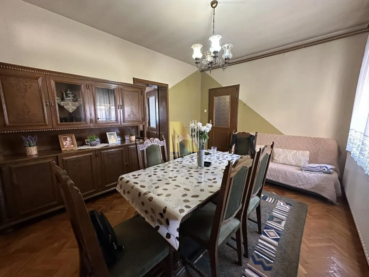 Prodaja, kuća, 175m², Centar, Zrenjanin