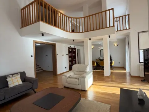 Izdavanje, stan, 285m², Gorica C, Podgorica - image 2