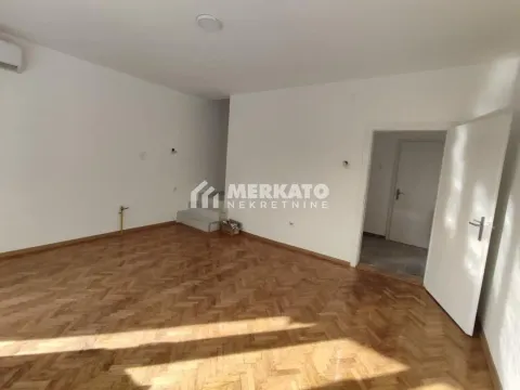 Prodaja, kuća, 222m², Centar, Zrenjanin - image 4