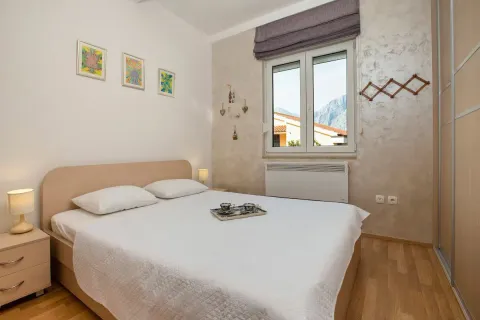 Bedroom with a double bed, bedside tables and a window with a view. - image 10