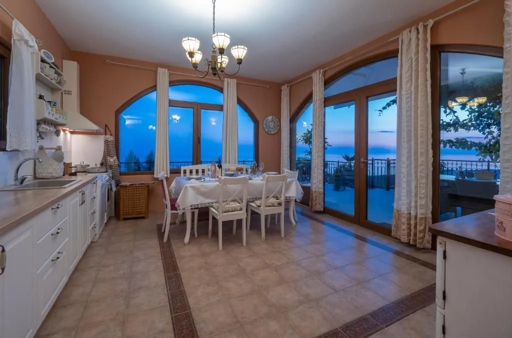 Prodaja, kuća, 300m², Zagora, Kotor