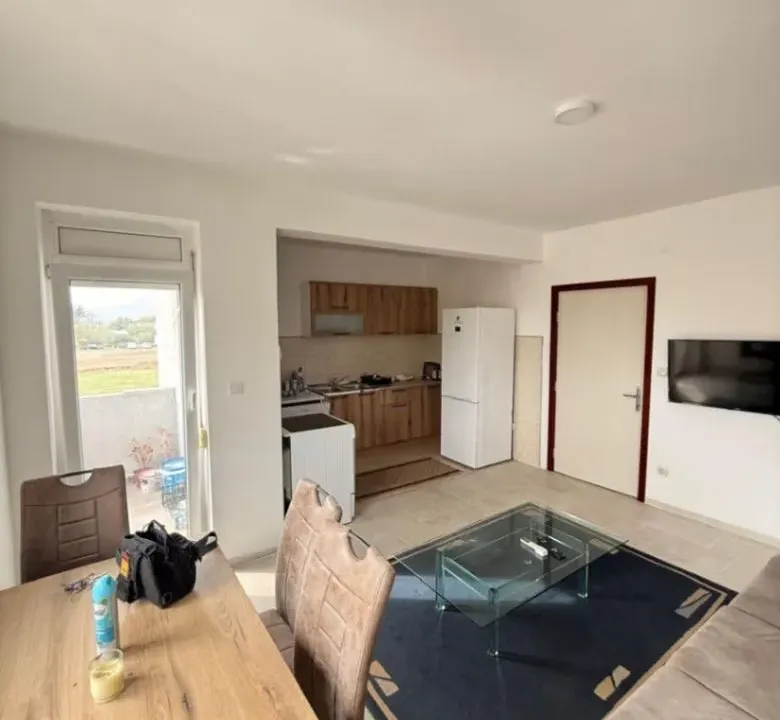 Izdavanje, dvosoban stan, 55m², Kod Big Fashion-a, Podgorica