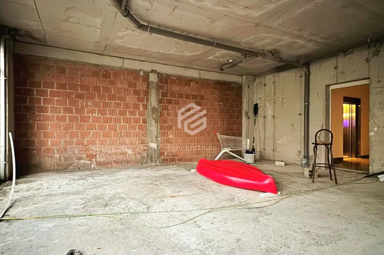 Rent, office space, 406m², Petrovac, Budva