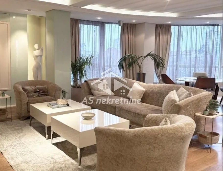 Izdavanje, četvorosoban stan, 197m², Čukarica, Beograd