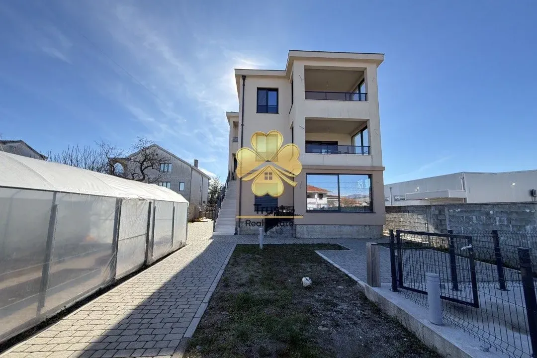 Prodaja, stan, 270m², Gornja Gorica, Podgorica