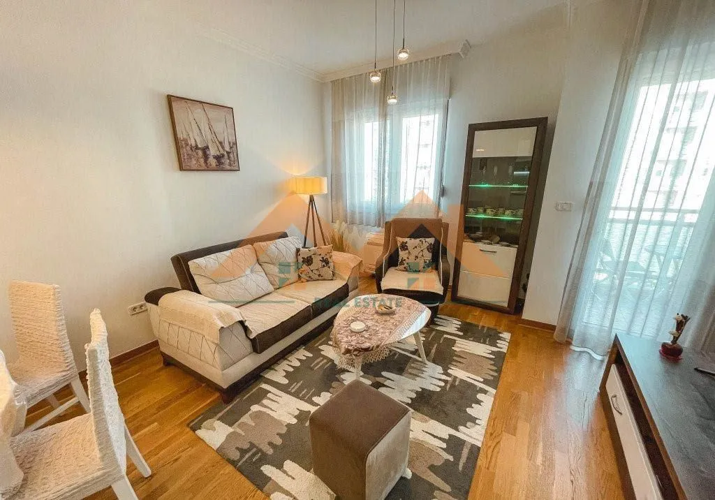 Izdavanje, dvosoban stan, 65m², City Kvart, Podgorica