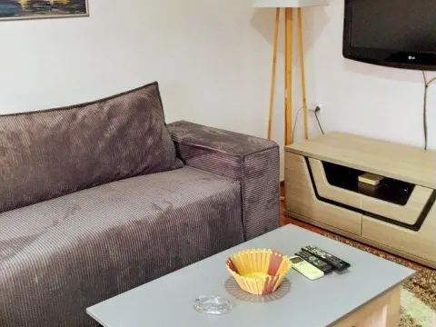 Izdavanje, dvosoban stan, 70m², Gornja Gorica, Podgorica - image 7