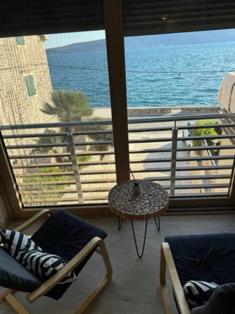 Izdavanje, dvosoban stan, 70m², Donja Lastva, Tivat
