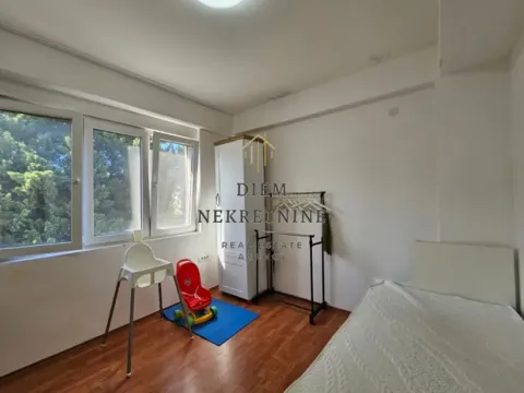 Izdavanje, trosoban stan, 110m², Centar, Bar - image 8