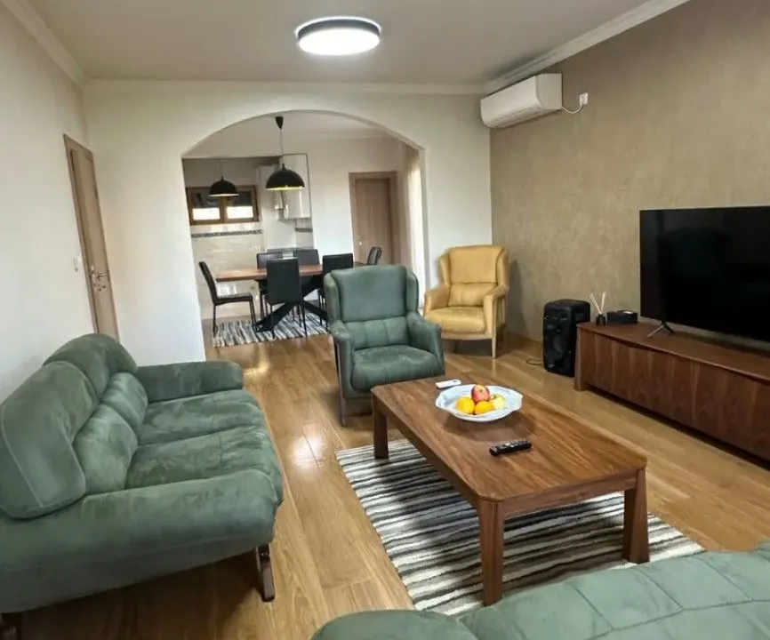 Prodaja, kuća, 200m², Rogami, Podgorica