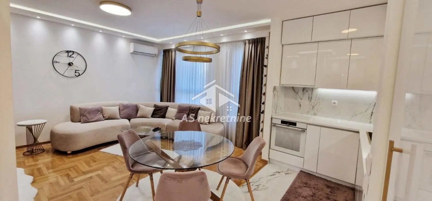 Izdavanje, dvosoban stan, 45m², Novi Beograd Blok 63, Novi Beograd Sve Podlokacije