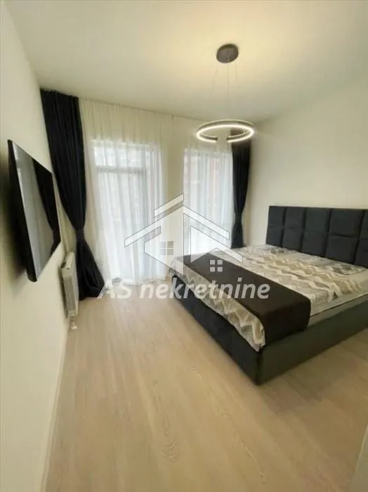 Izdavanje, četvorosoban stan, 111m², Savski Venac, Beograd