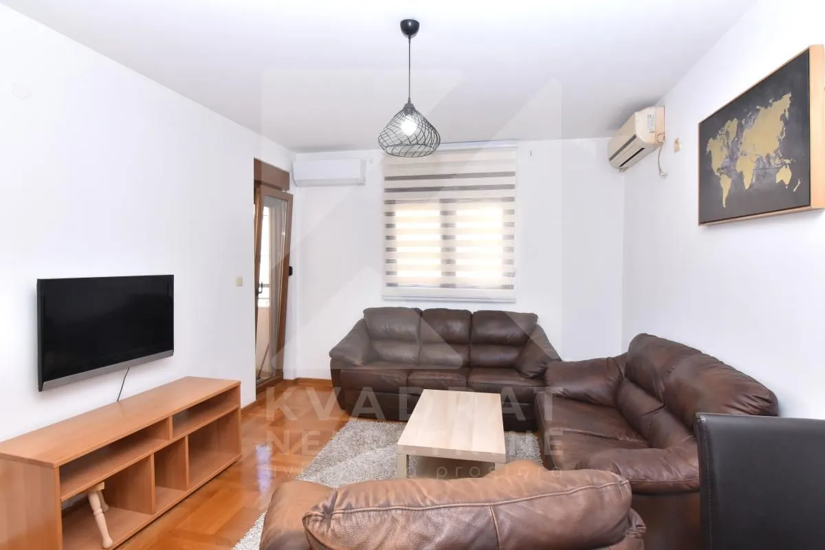 Izdavanje, dvosoban stan, 55m², Stari Aerodrom, Podgorica