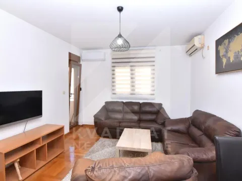 Izdavanje, dvosoban stan, 55m², Stari Aerodrom, Podgorica - image 1