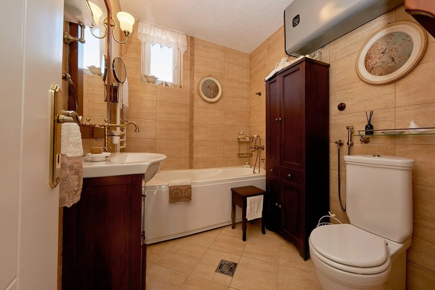 Sale, three bedroom apartment, 150m², Bečići, Budva
