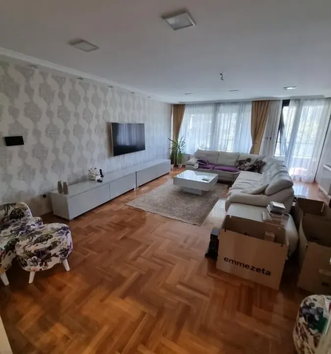 Prodaja, stan, 155m², Grbavica, Novi Sad Sve Podlokacije