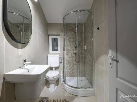 Sale, house, 198m², Tivat, Crna Gora - image 12