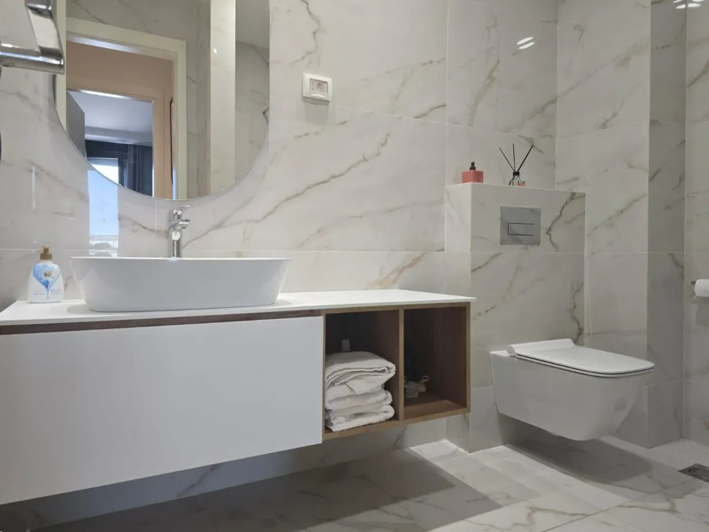 Izdavanje, dvosoban stan, 79m², Kruševac, Podgorica