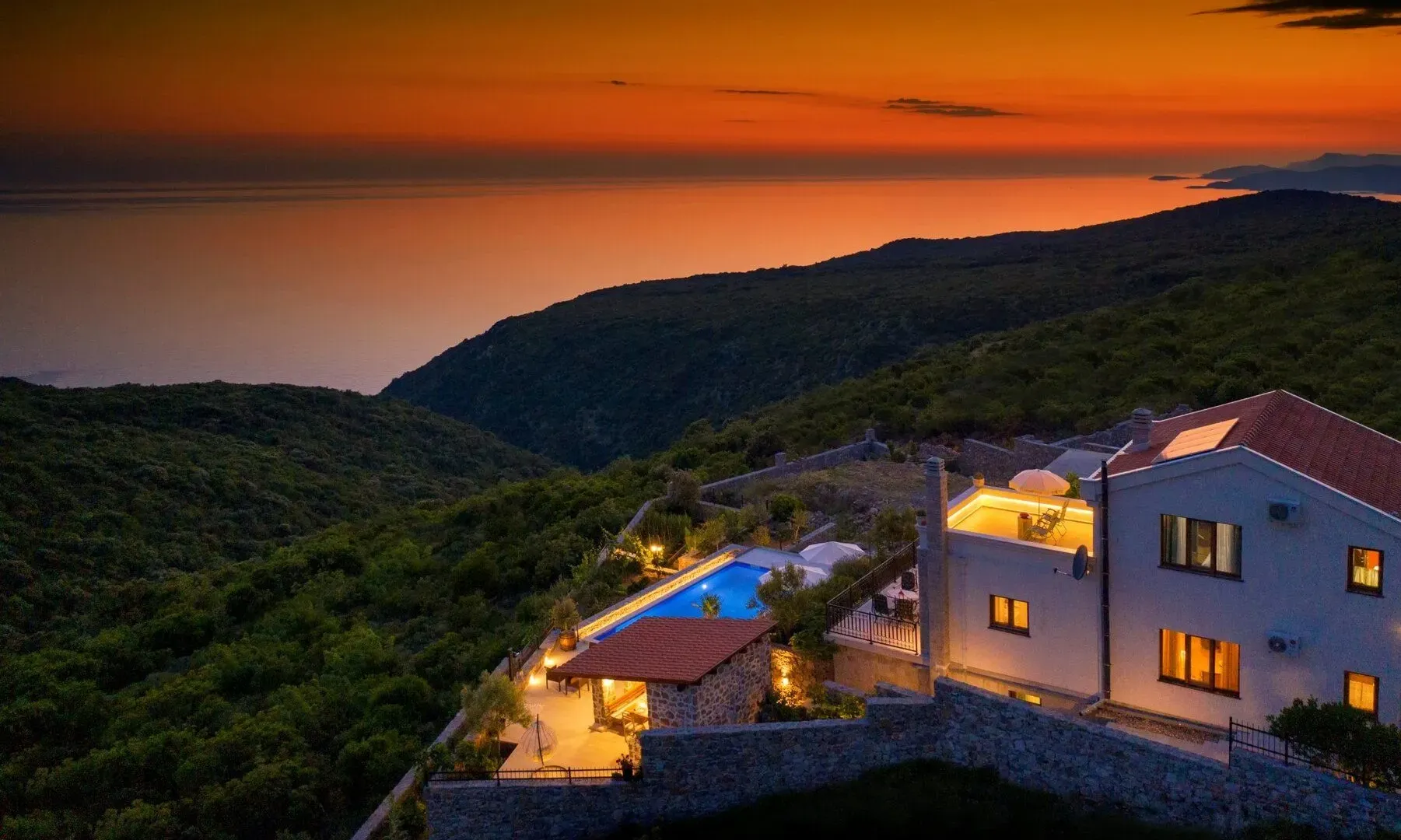Prodaja, kuća, 200m², Zagora, Kotor