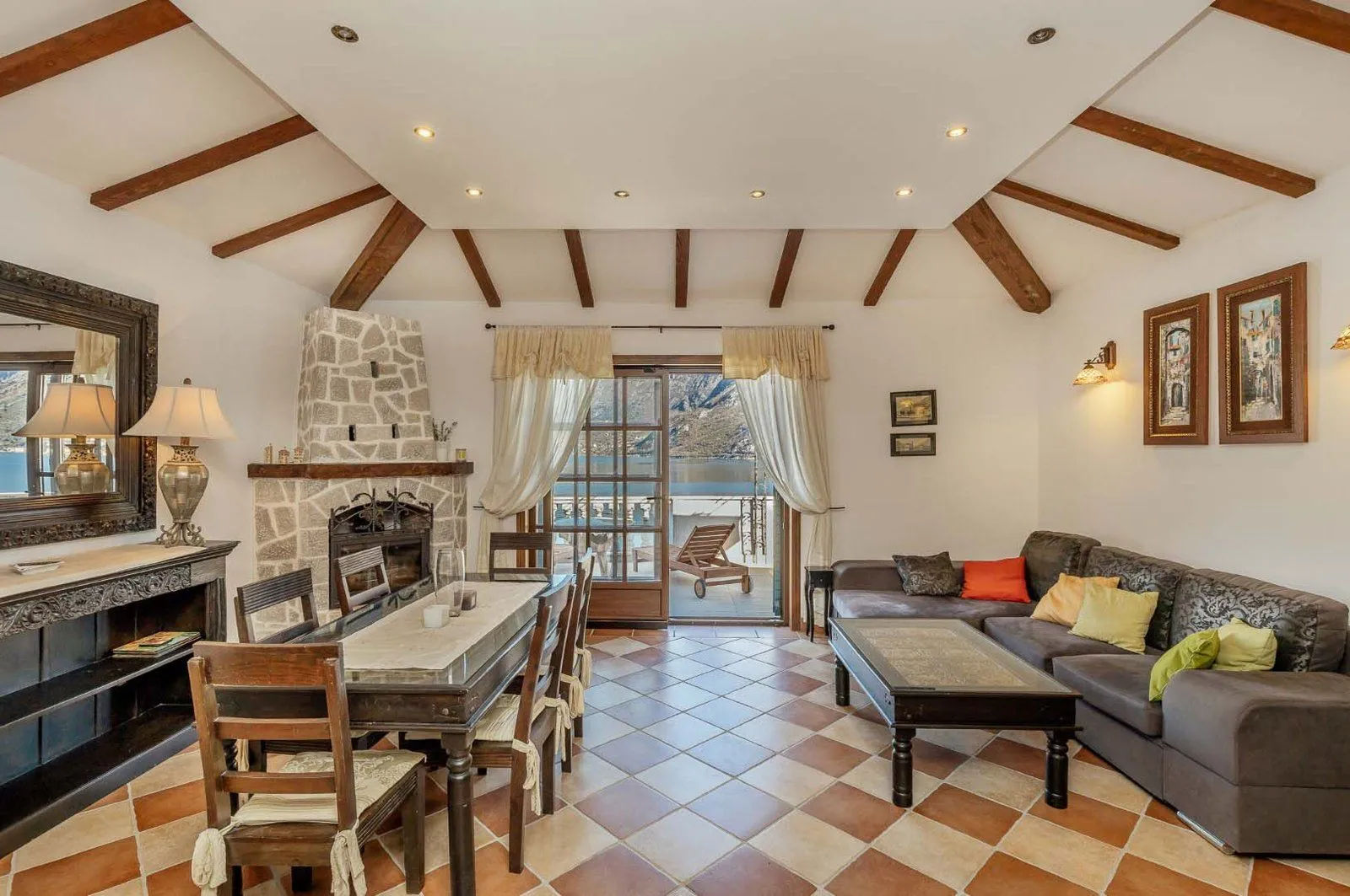 Prodaja, dvosoban stan, 92m², Kostanjica, Kotor