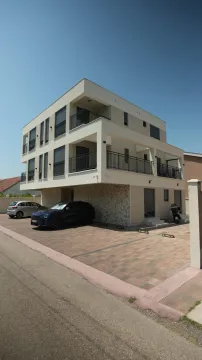 Rent, one bedroom apartment, 47m², Blok 9, Podgorica - image 3
