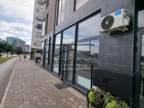 Izdavanje, poslovni prostor, 83m², Bulevar Evrope, Novi Sad Sve Podlokacije - image 5