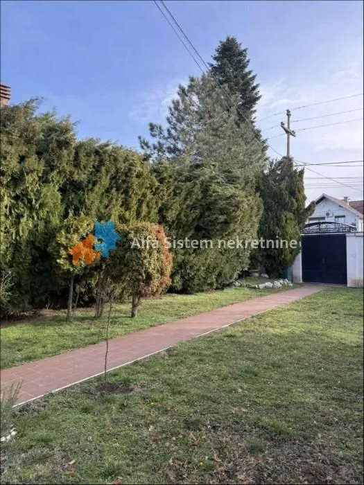 Izdavanje, kuća, 200m², Surčin, Beograd