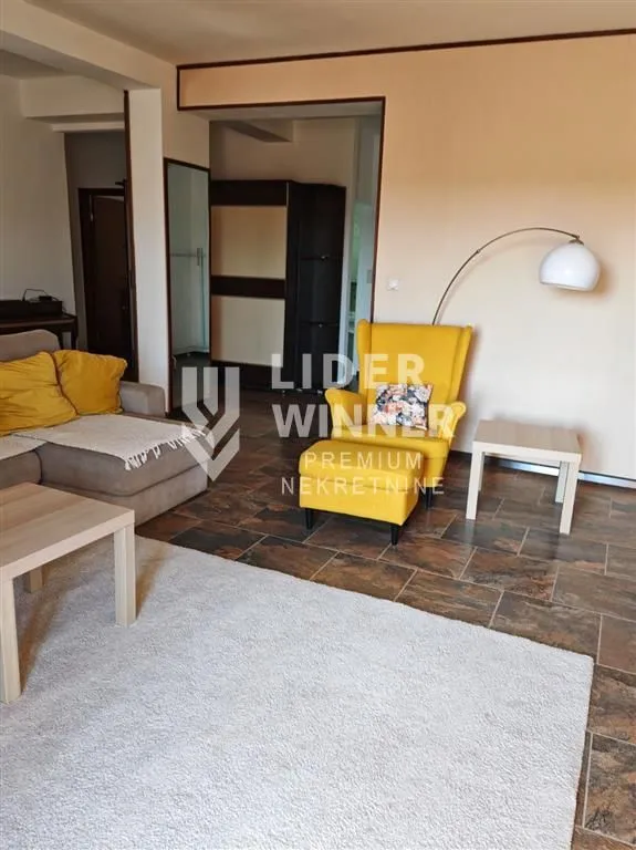 Izdavanje, četvorosoban stan, 120m², Petlovo Brdo, Beograd