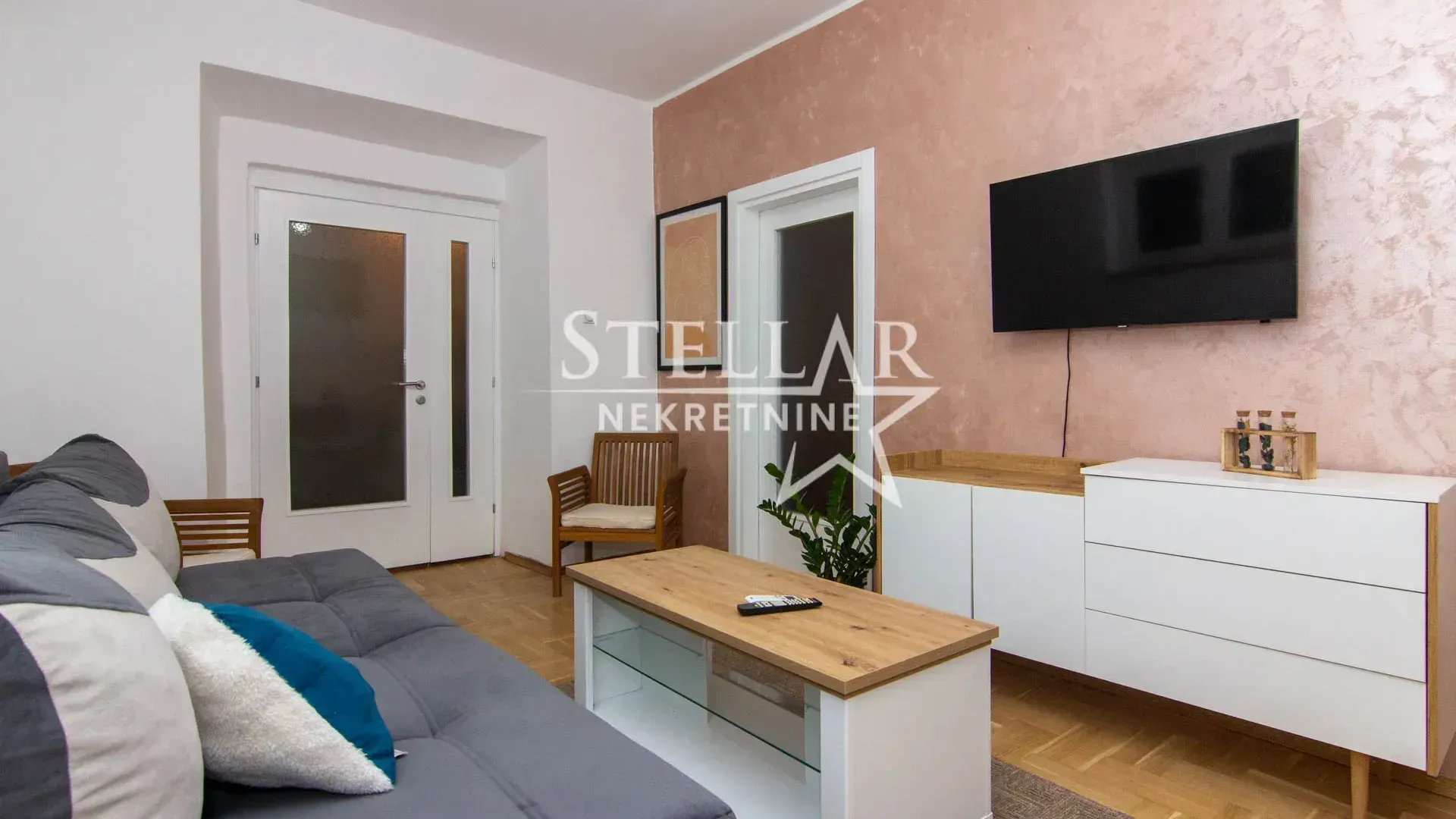 Izdavanje, jednosoban stan, 55m², Stara Varoš, Podgorica