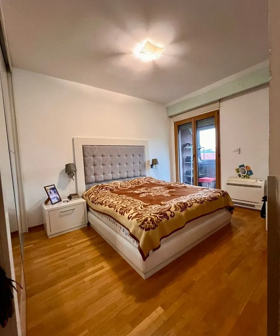 Prodaja, trosoban stan, 136m², Centar, Podgorica