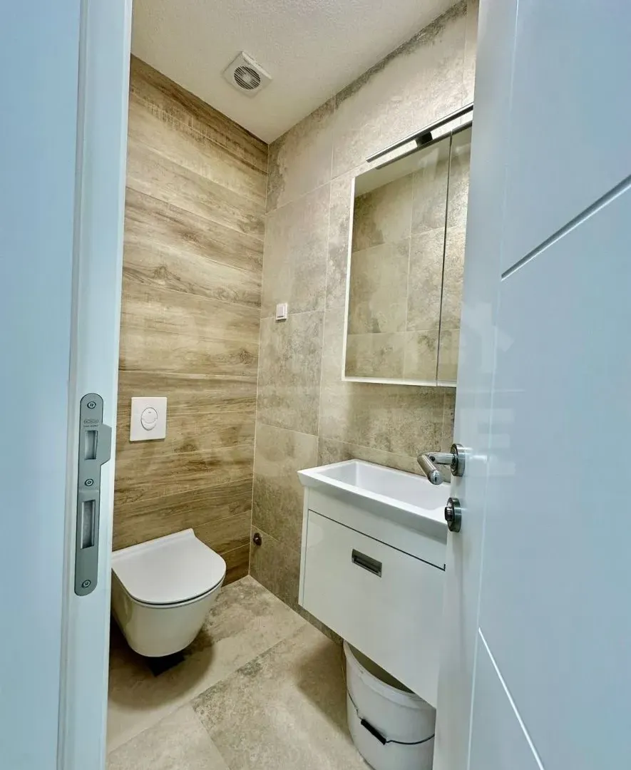 Izdavanje, dvosoban stan, 67m², Tivat, Crna Gora