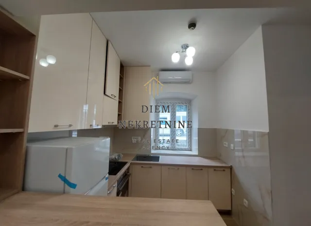 Rent, one bedroom apartment, 40m², Stari Grad Kotor, Kotor
