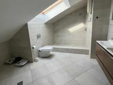 Prodaja, četvorosoban stan, 220m², Preko Morače, Podgorica - image 14