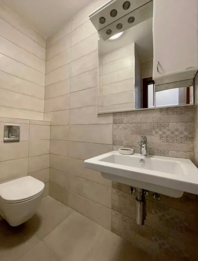 Izdavanje, dvosoban stan, 77m², Seljanovo, Tivat