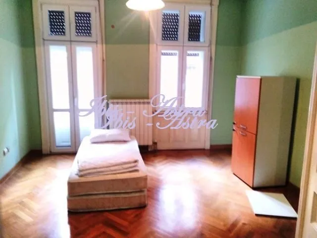 Izdavanje, četvorosoban stan, 130m², Skadarlija, Beograd