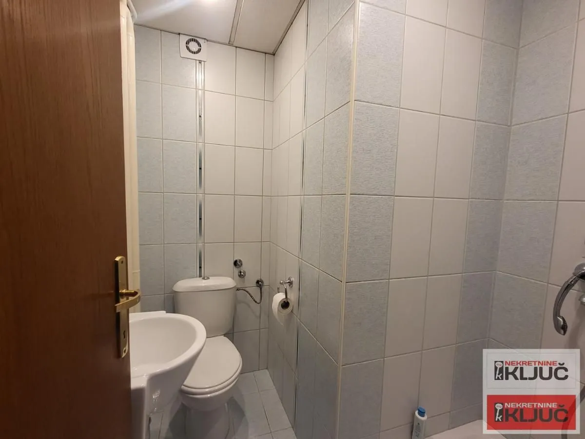 Prodaja, četvorosoban stan, 120m², Novo naselje, Novi Sad
