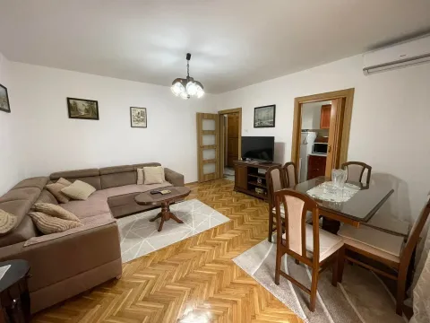 Izdavanje, jednosoban stan, 49m², Budva, Crna Gora - image 1