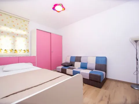 Rent, two bedroom apartment, 90m², Petrovac, Budva - image 4