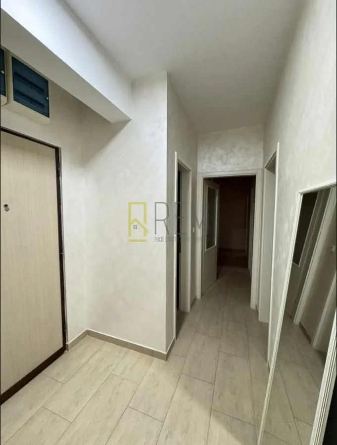 Izdavanje, trosoban stan, 90m², Preko Morače, Podgorica