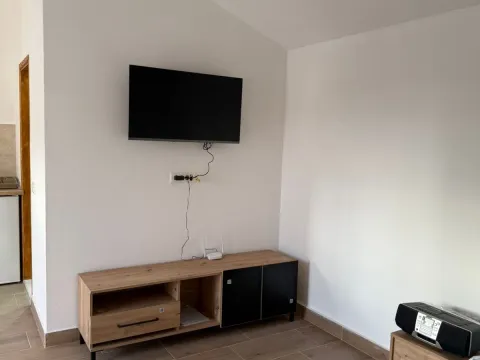 Rent, studio apartment, 30m², Gradiošnica, Tivat - image 3