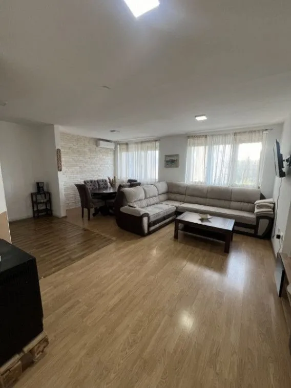 Izdavanje, dvosoban stan, 70m², Centar, Bar