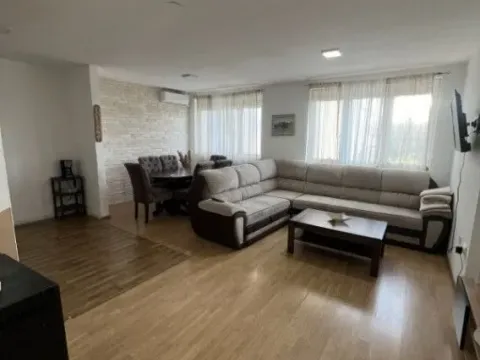 Izdavanje, dvosoban stan, 70m², Centar, Bar - image 2